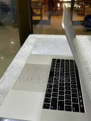 New Laptop Apple MacBook Pro 2018 16GB Intel Core i7 SSD 256GB