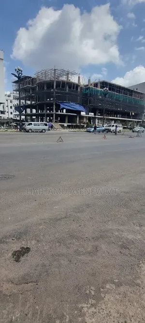 G+5 3 ሺ ካሬ ዋና አስፋልት ዳር