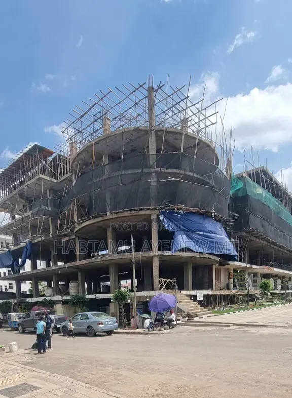 G+5 3 ሺ ካሬ ዋና አስፋልት ዳር