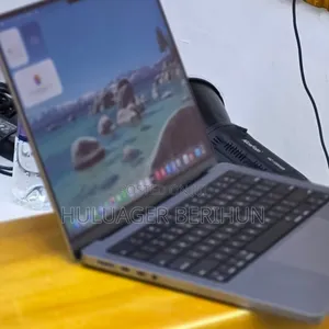 New Laptop Apple MacBook Pro 2020 M1 16GB Apple M1 SSD 512GB