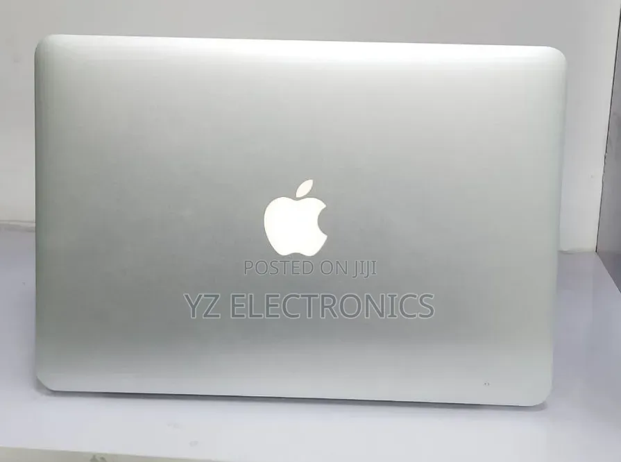 New Laptop Apple MacBook 2013 8GB Intel Core i7 SSD 256GB