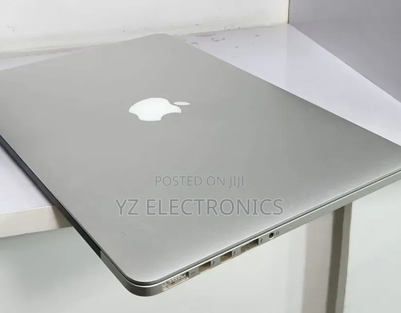 New Laptop Apple MacBook 2013 8GB Intel Core i7 SSD 256GB