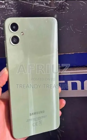 New Samsung Galaxy A05 64 GB Green