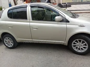 Toyota Vitz 2002 Gold