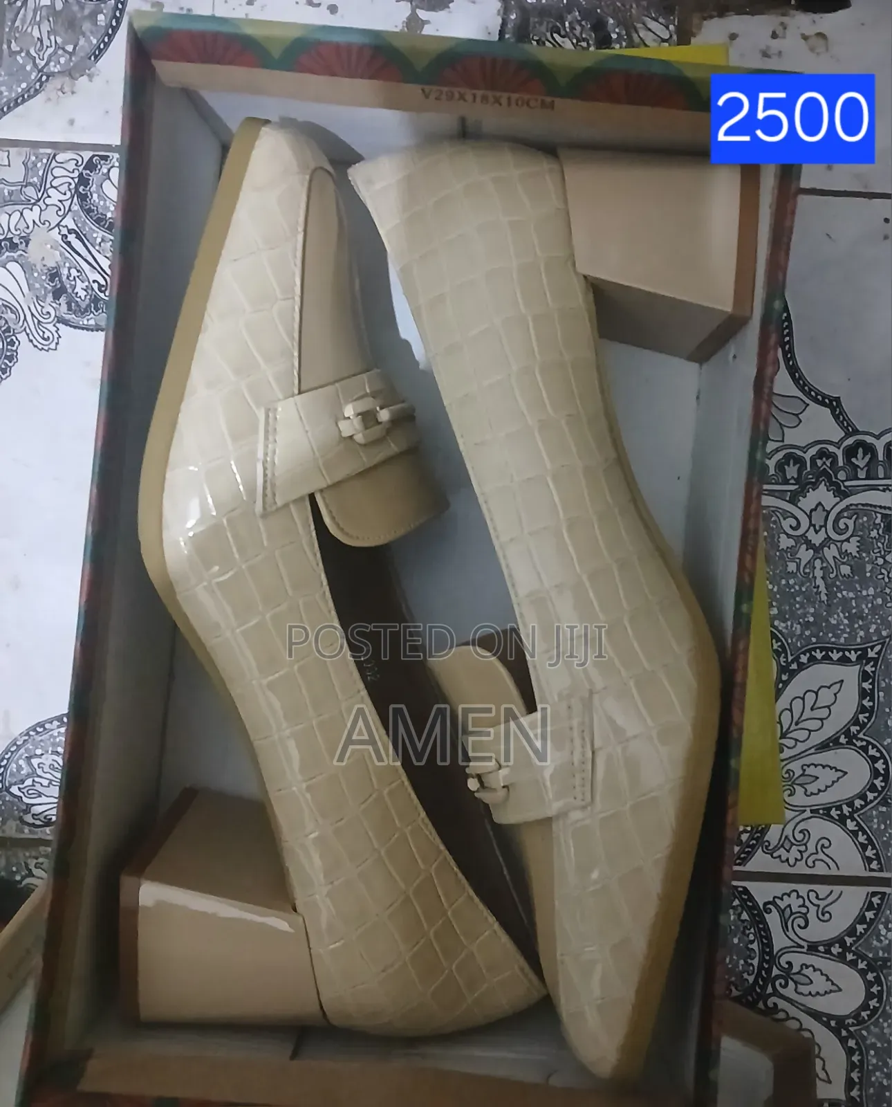 ደረጃውን የጠበቀ የሴቶች ጫማ