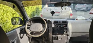 Toyota HiAce 2006 White