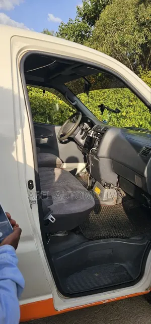 Toyota HiAce 2006 White