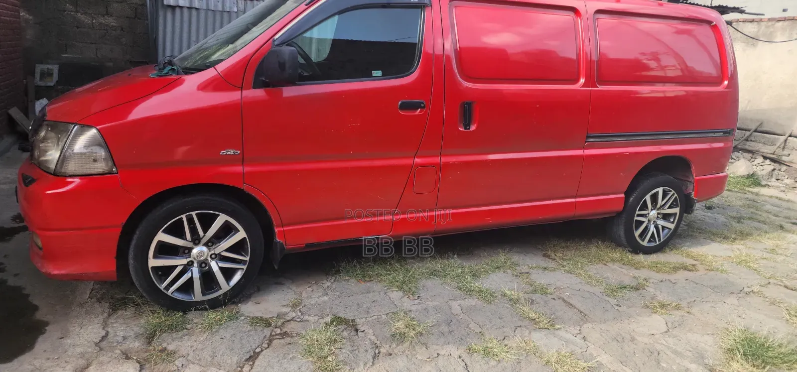 Toyota HiAce 2009 Red