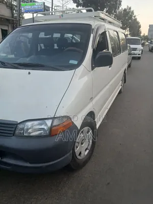 Toyota HiAce 2005 White