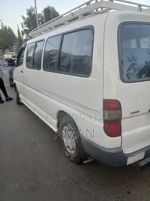 Toyota HiAce 2005 White