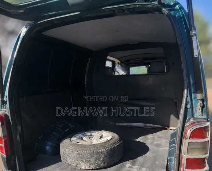 Toyota HiAce 2003 Green