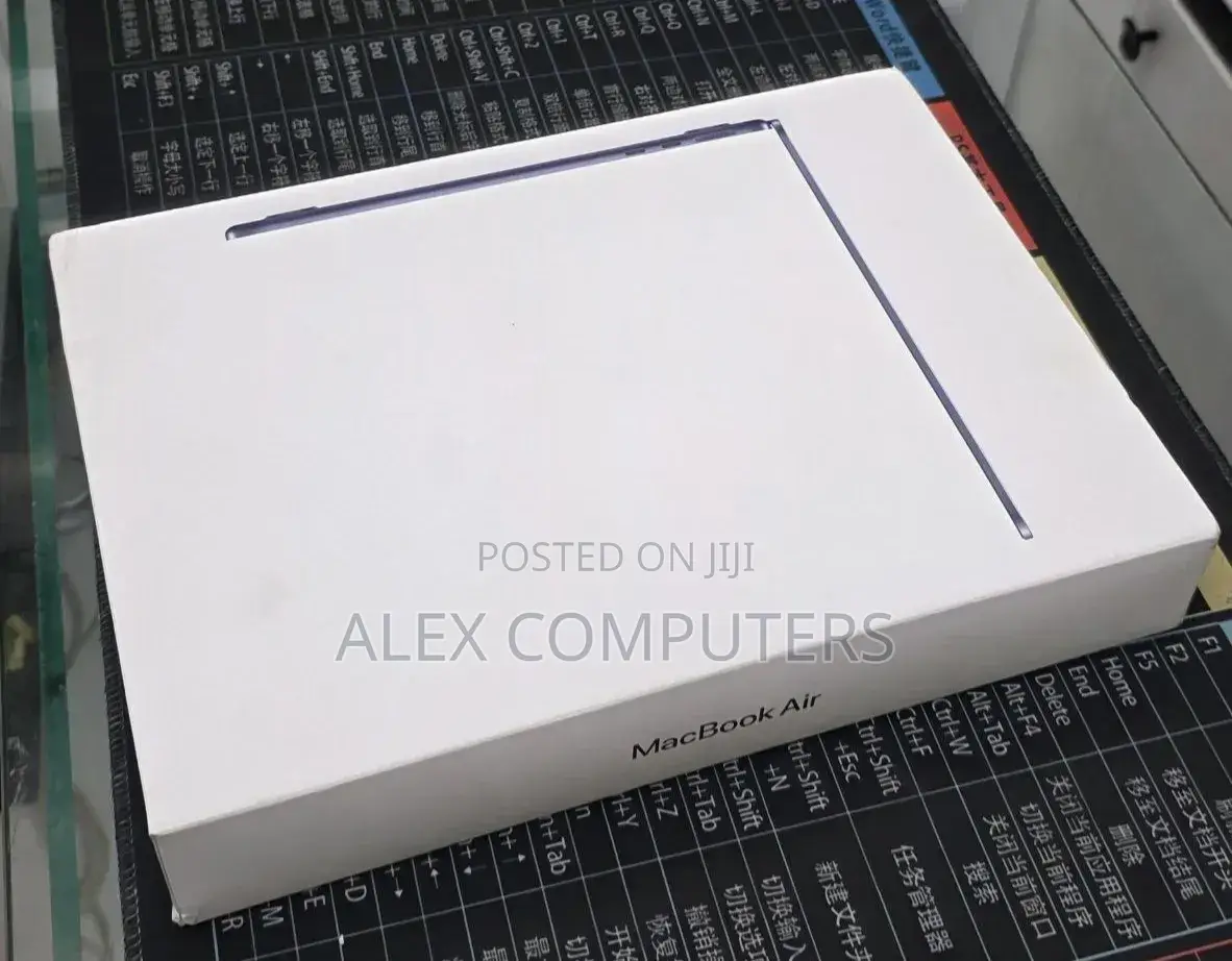 New Laptop Apple MacBook 16GB Apple M5 SSD 512GB