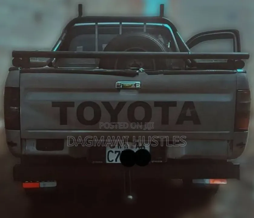 Toyota Hilux 2003 Silver