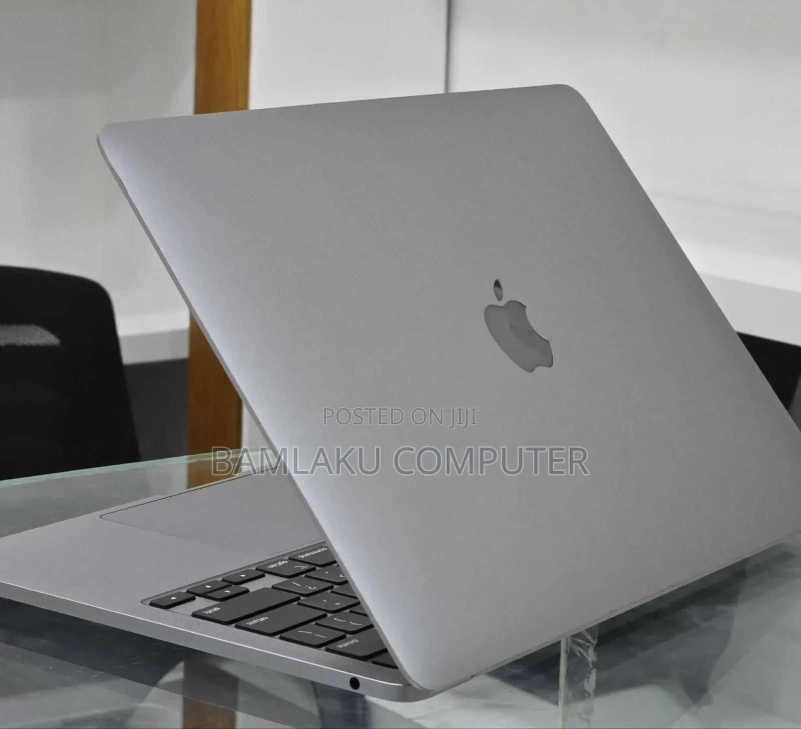New Laptop Apple MacBook Pro 2020 M1 8GB Apple M1 Pro SSD 512GB