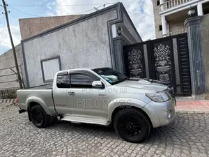 Toyota Hilux 2012 Silver
