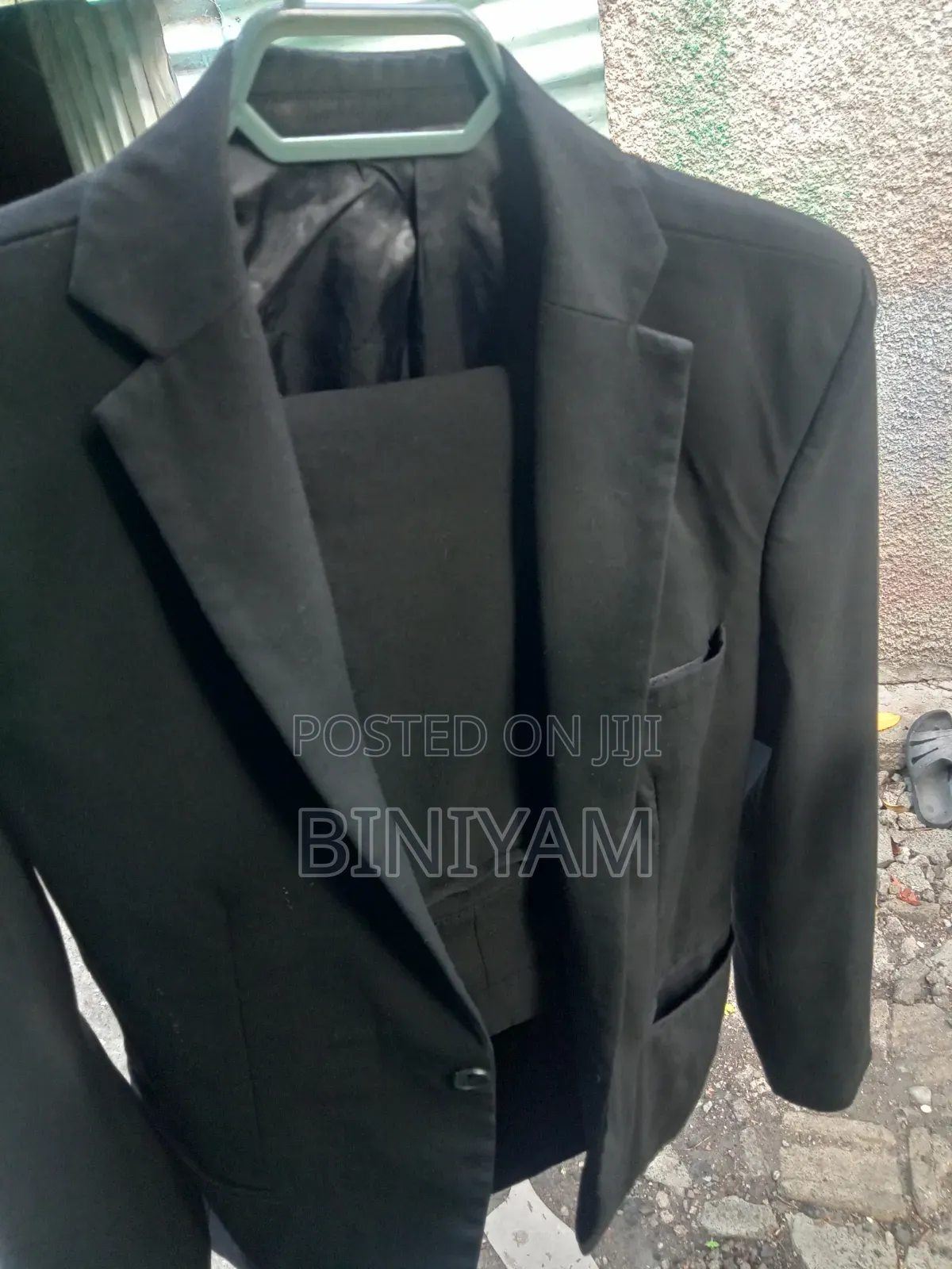 የወንድ ጥቁር ሱፍ ( Men Black Suit )