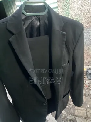 የወንድ ጥቁር ሱፍ ( Men Black Suit )