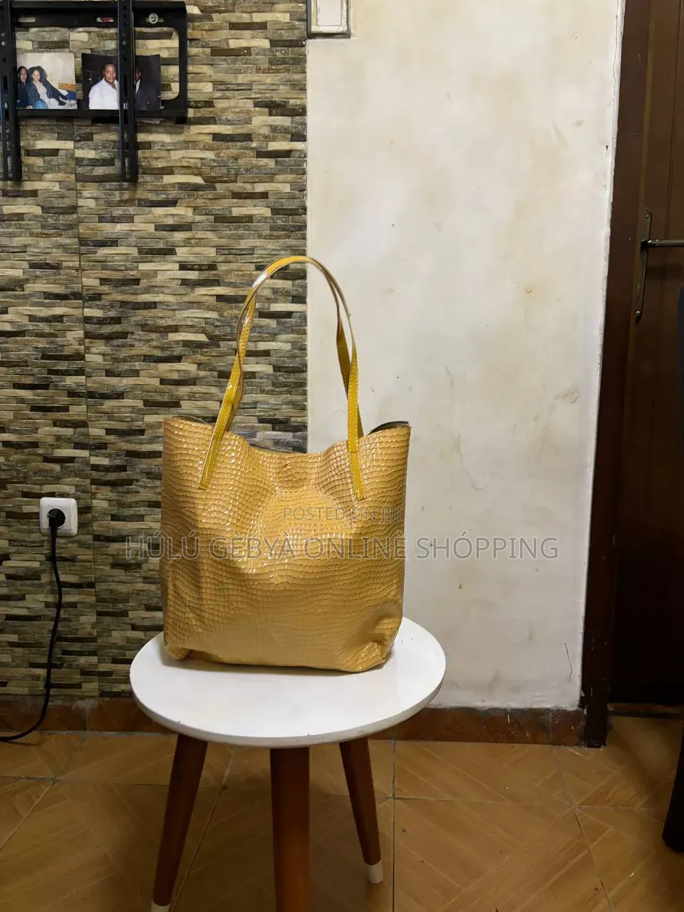 Woman's Shoulder Bag