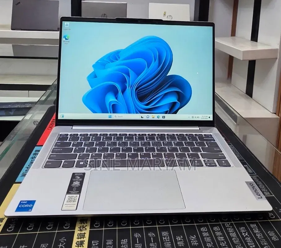 New Laptop Lenovo Ideapad 3 16GB Intel Core i7 SSD 512GB