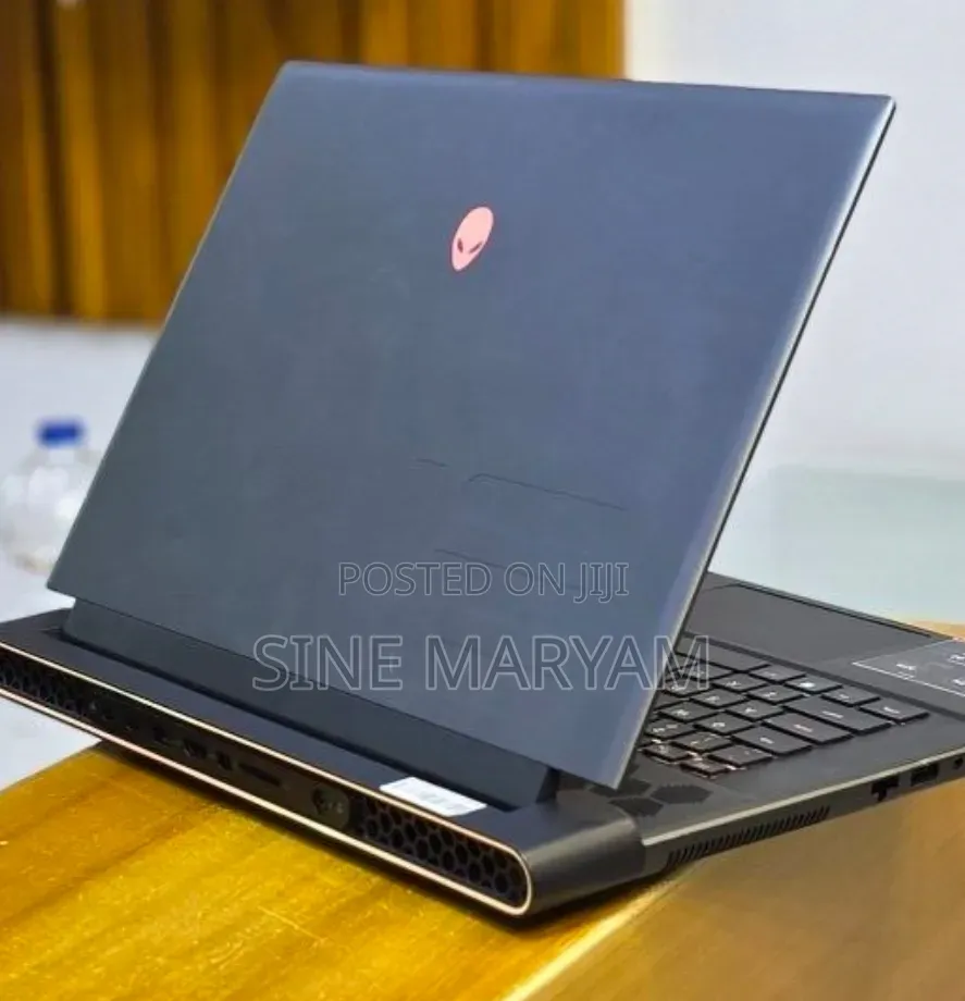 New Laptop Dell Allienware M18 R1 16GB Intel Core i9 SSD 1T