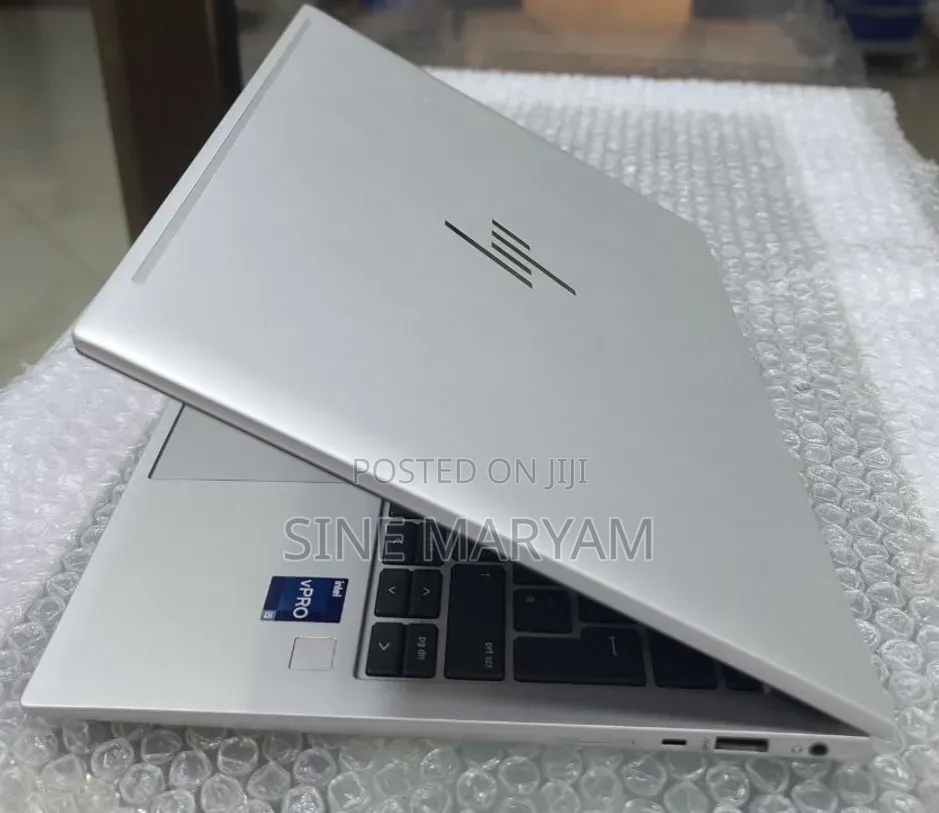 New Laptop HP EliteBook 830 G9 16GB Intel Core i5 SSD 512GB