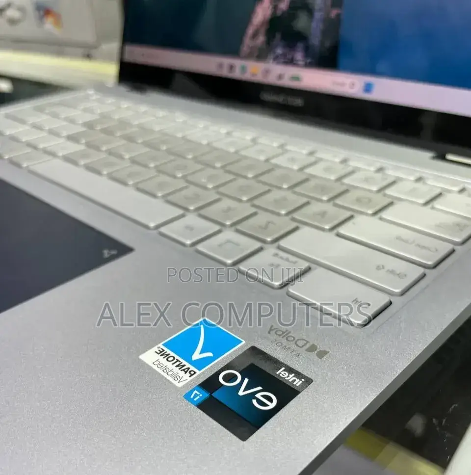 New Laptop Asus ZenBook Flip 14 UX461UA 16GB Intel Core i7 SSD 512GB