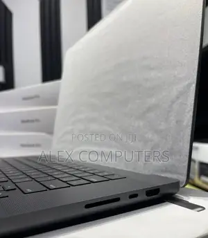 New Laptop Apple MacBook 36GB Apple M3 Max SSD 1T