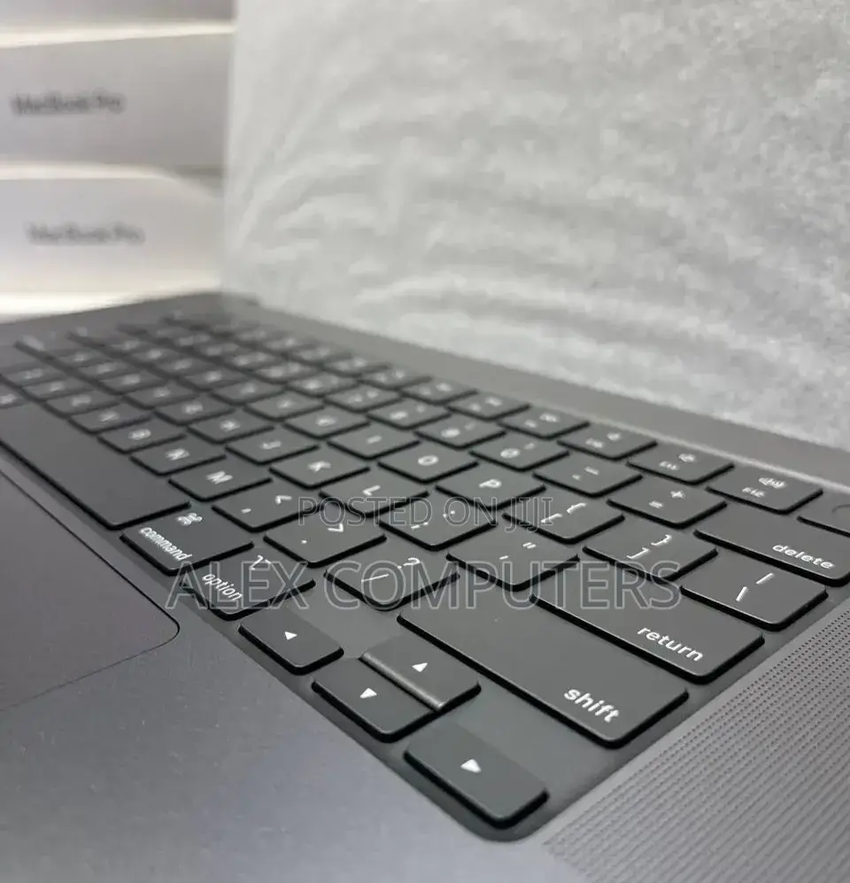 New Laptop Apple MacBook 36GB Apple M3 Max SSD 1T