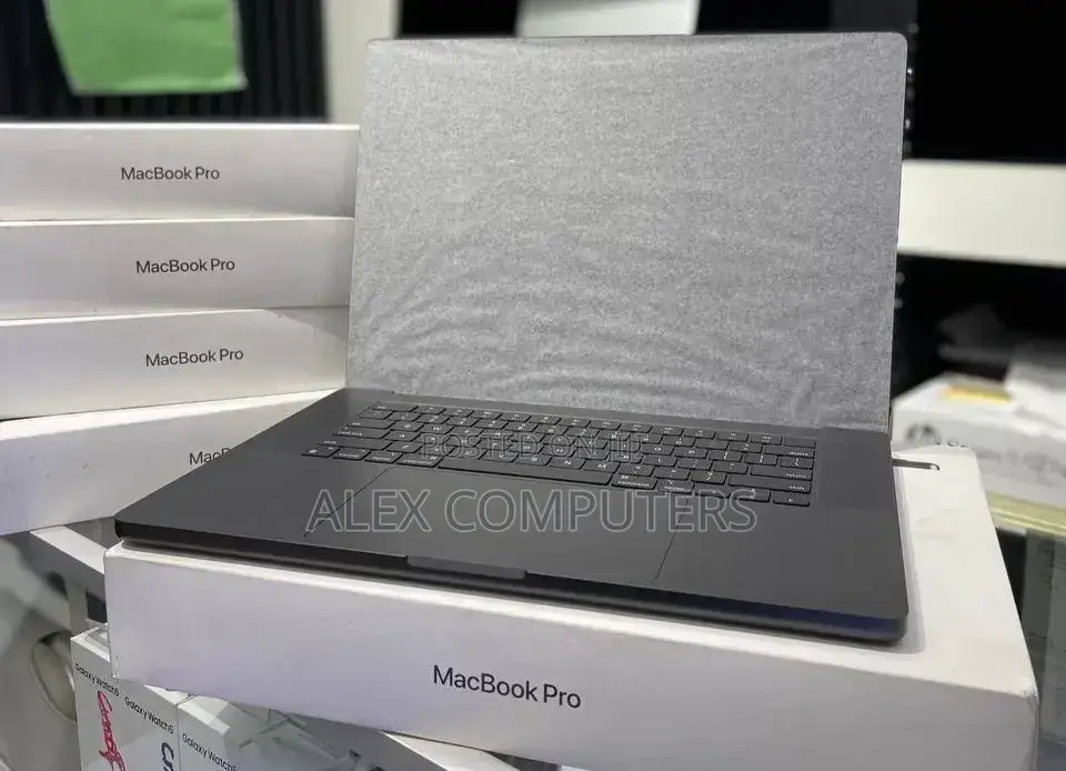 New Laptop Apple MacBook 36GB Apple M3 Max SSD 1T