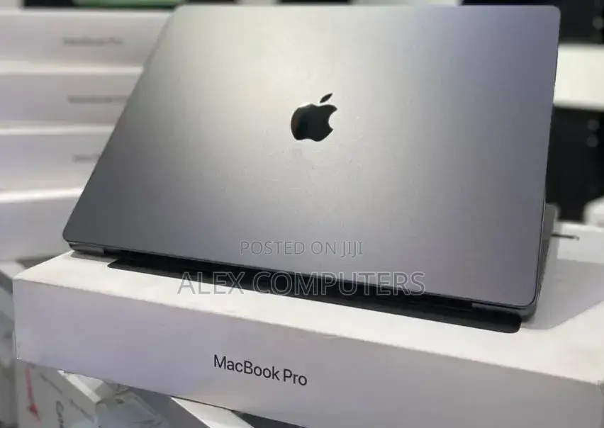 New Laptop Apple MacBook 36GB Apple M3 Max SSD 1T