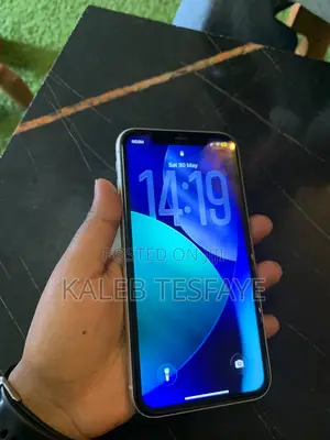 New Apple iPhone 11 64 GB White