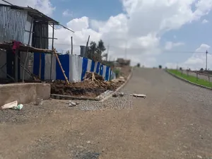 ለሽያጭ የቀረበ መሬት