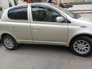 Toyota Vitz 2002 Gold