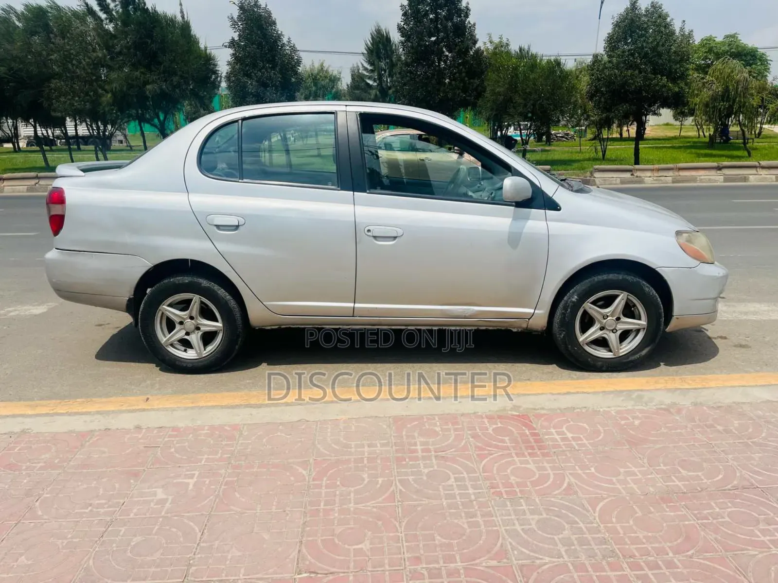 Toyota Platz 1.0 FWD 2001 Silver