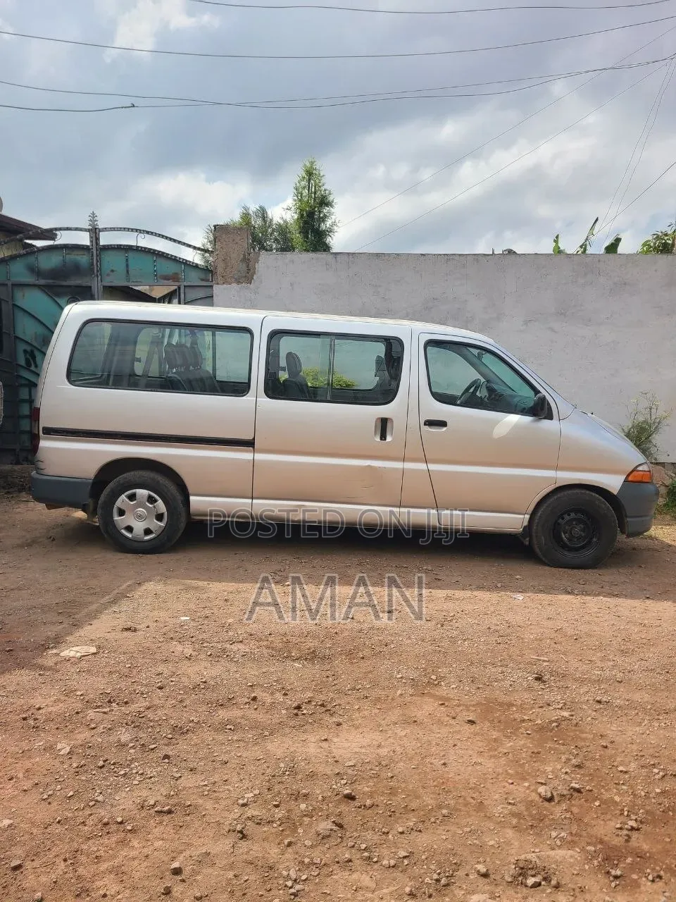 Toyota HiAce 2000 Silver