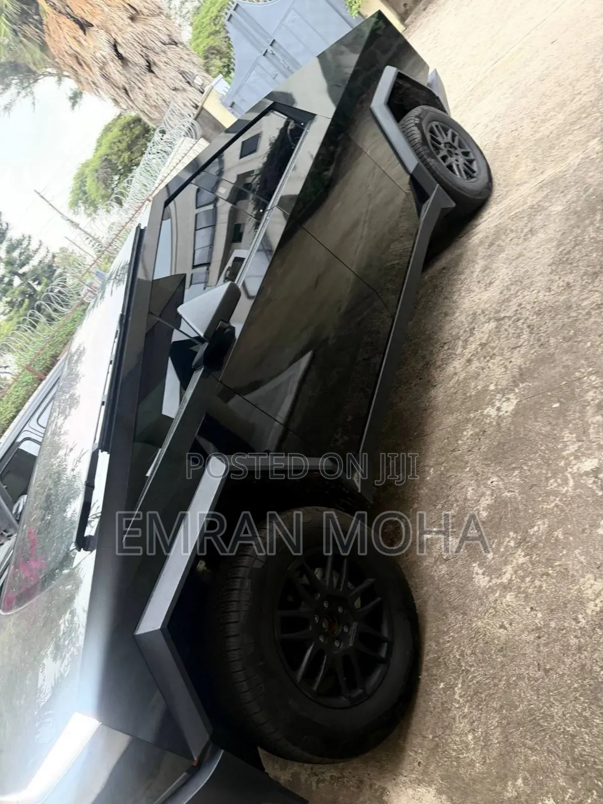 Tesla Cybertruck Cyberbeast AWD 2025 Gray