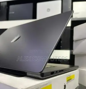 New Laptop Apple MacBook 36GB Apple M3 Max SSD 1T