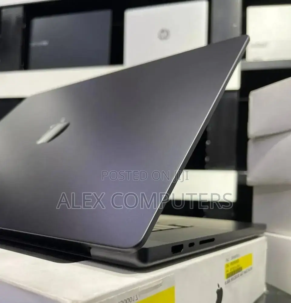 New Laptop Apple MacBook 36GB Apple M3 Max SSD 1T