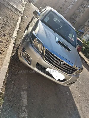 Toyota Hilux 2013 Silver