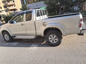 Toyota Hilux 2013 Silver