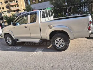 Toyota Hilux 2013 Silver