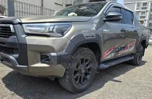 Toyota Hilux 2022 Gray