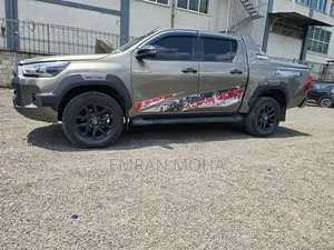 Toyota Hilux 2022 Gray