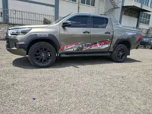 Toyota Hilux 2022 Gray