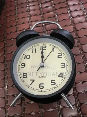Classic Metal Twin Bell Alarm Clock Silent Quartz Table Clock