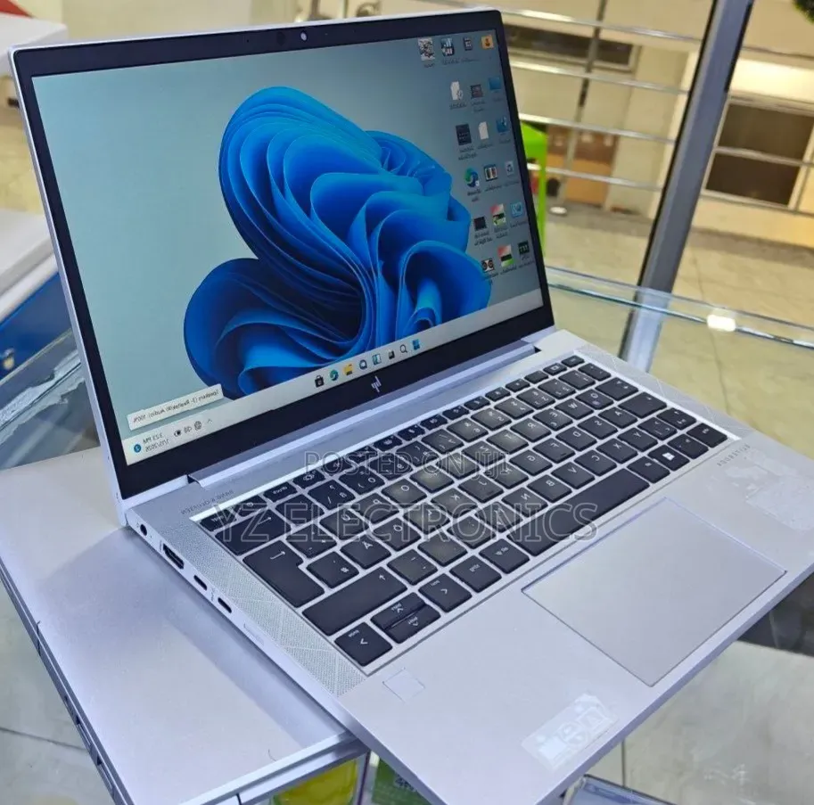 New Laptop HP EliteBook 830 8GB Intel Core i7 SSD 512GB