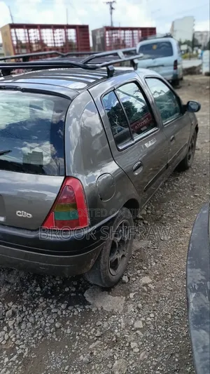 Renault Clio Sport V6 2001 Silver