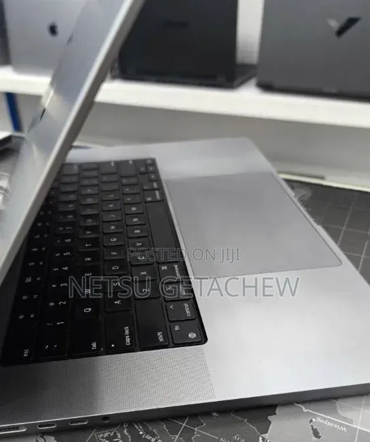 New Laptop Apple MacBook Pro 2006 32GB Apple M1 Max SSD 1T