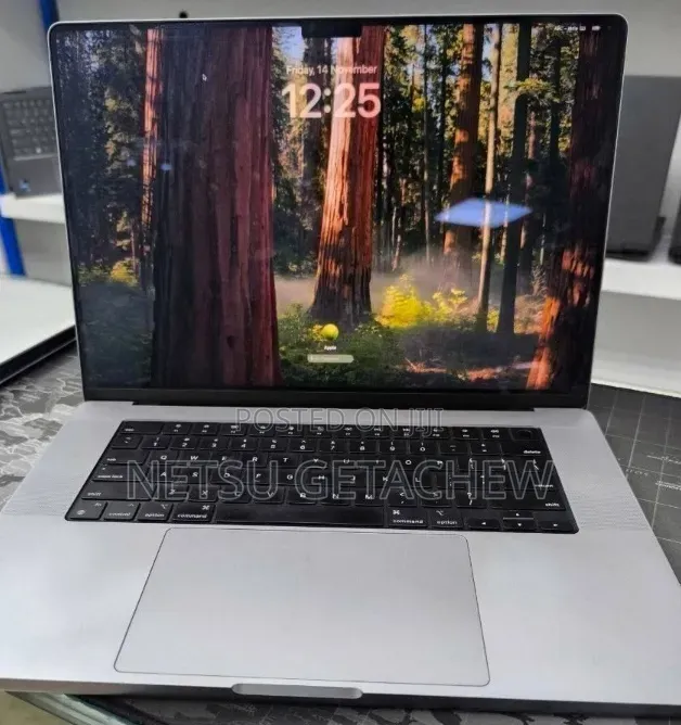 New Laptop Apple MacBook Pro 2006 32GB Apple M1 Max SSD 1T