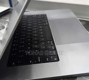 New Laptop Apple MacBook 32GB Apple M1 Max SSD 1T